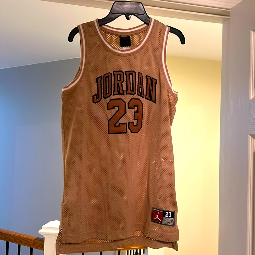 KIDS' JORDAN BASKETBALL JERSEY.